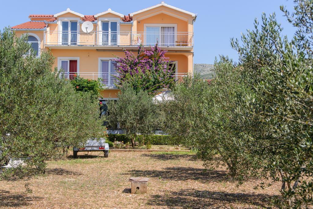 Apartments Grgic Trogir Eksteriør bilde